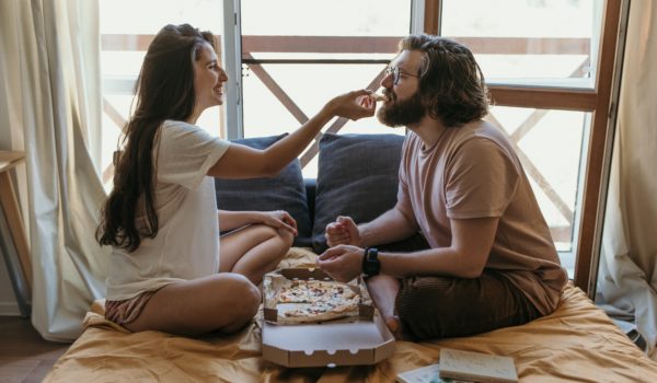Dia dos Namorados: delivery entra no clima de romance em 2021, diz pesquisa
